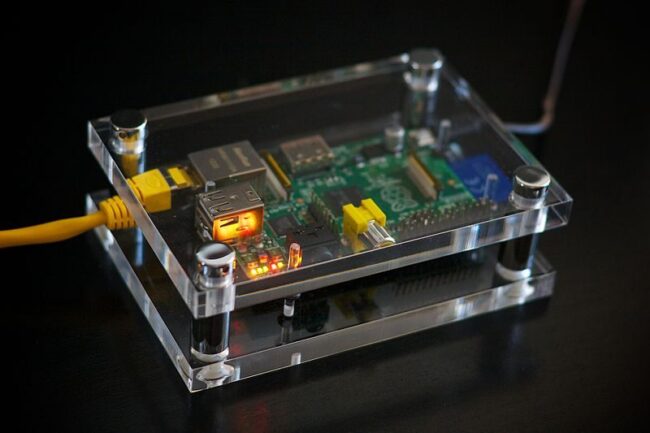 800px-Raspberry_Pi_boxed